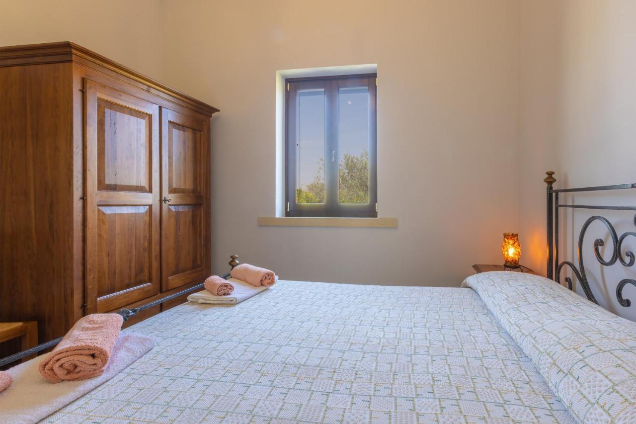 Casa Ulmi Con Piscina Bed and Breakfast Uggiano La Chiesa Buitenkant foto