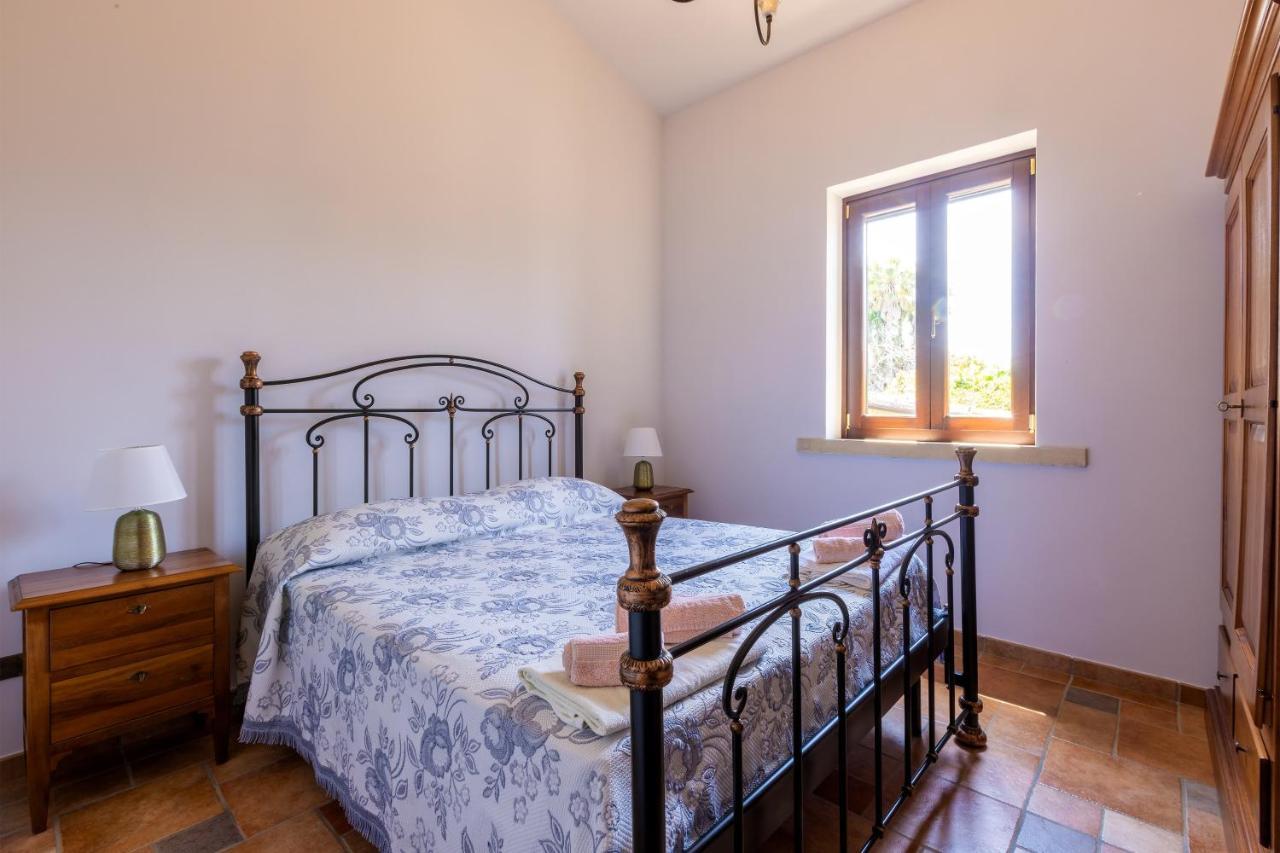 Casa Ulmi Con Piscina Bed and Breakfast Uggiano La Chiesa Buitenkant foto
