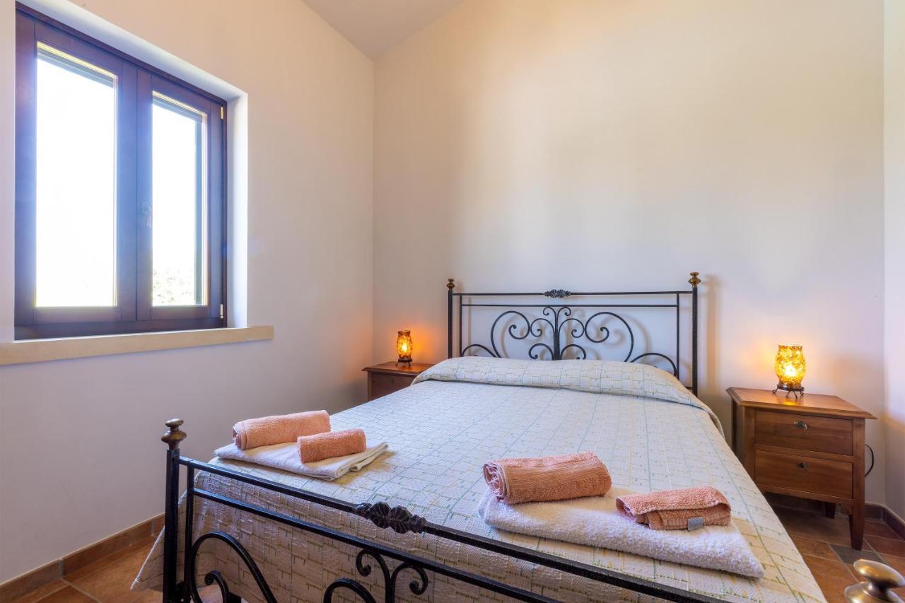 Casa Ulmi Con Piscina Bed and Breakfast Uggiano La Chiesa Buitenkant foto