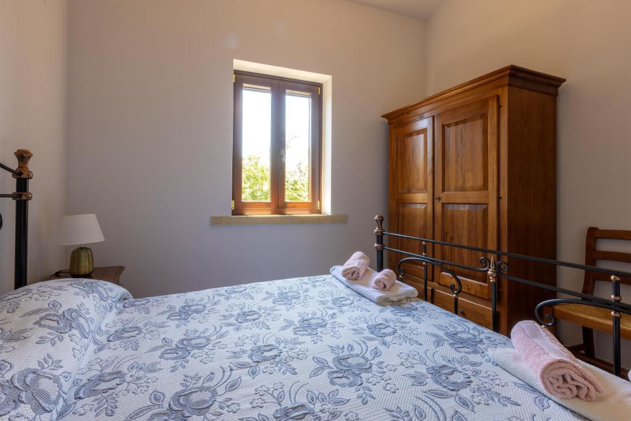 Casa Ulmi Con Piscina Bed and Breakfast Uggiano La Chiesa Buitenkant foto