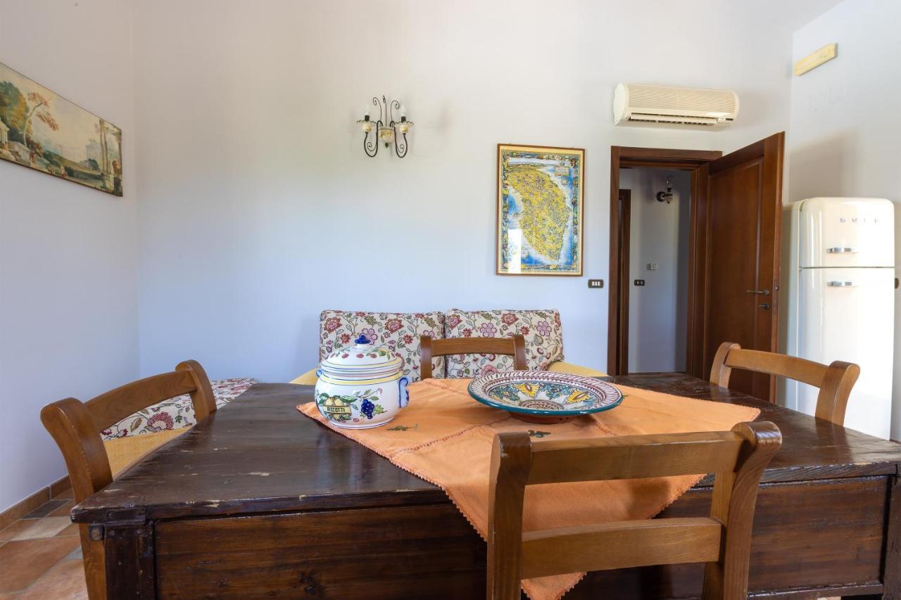 Casa Ulmi Con Piscina Bed and Breakfast Uggiano La Chiesa Buitenkant foto