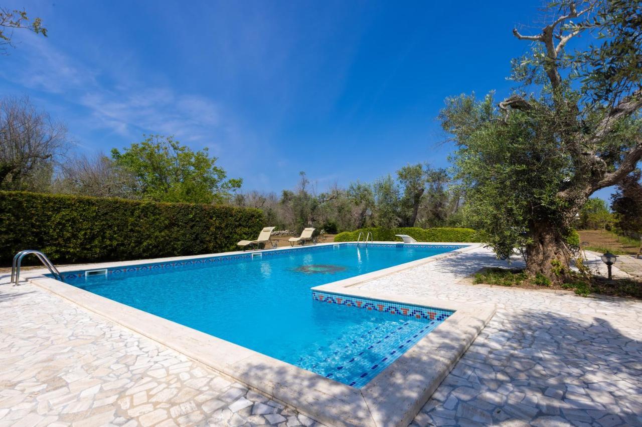 Casa Ulmi Con Piscina Bed and Breakfast Uggiano La Chiesa Buitenkant foto