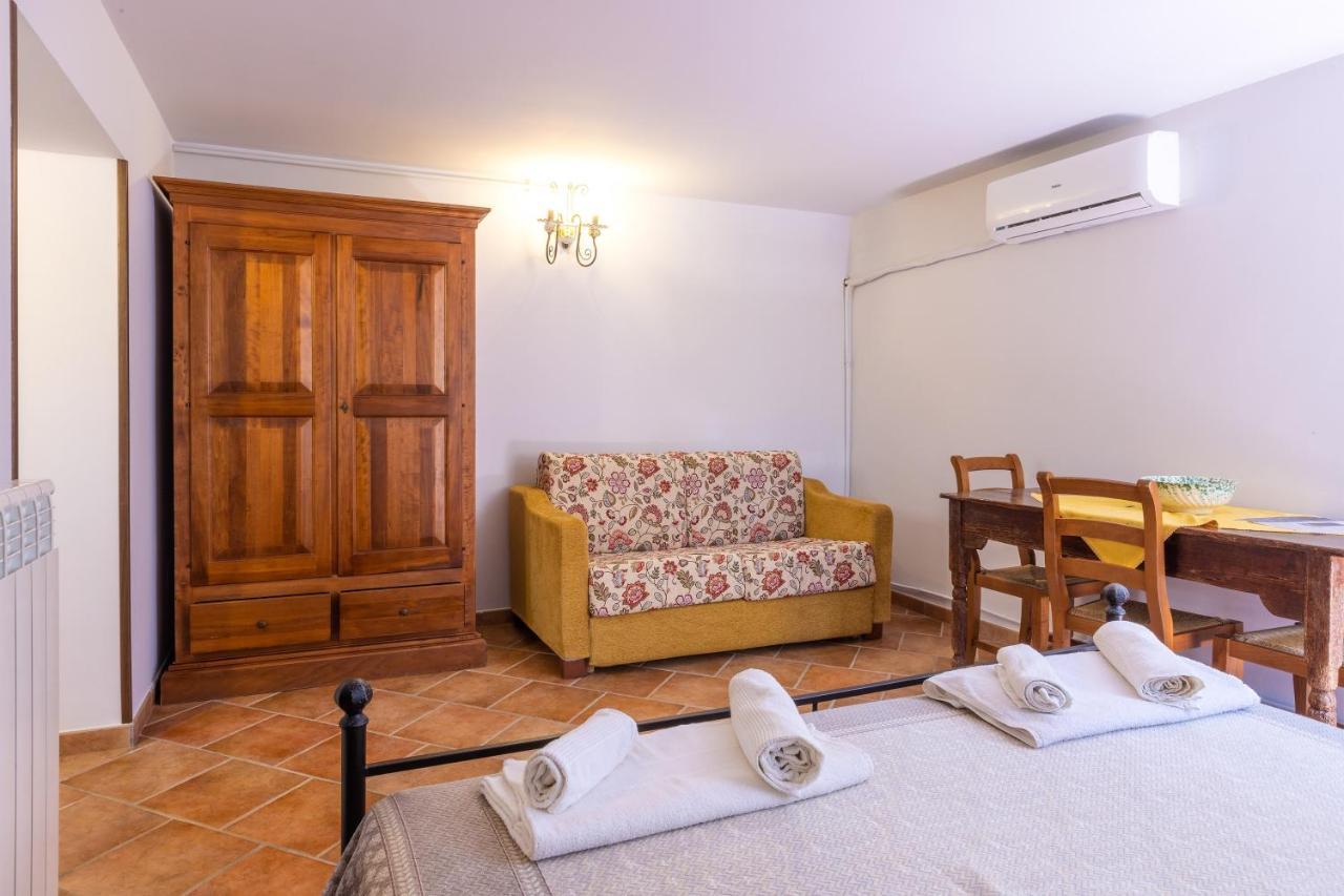 Casa Ulmi Con Piscina Bed and Breakfast Uggiano La Chiesa Buitenkant foto