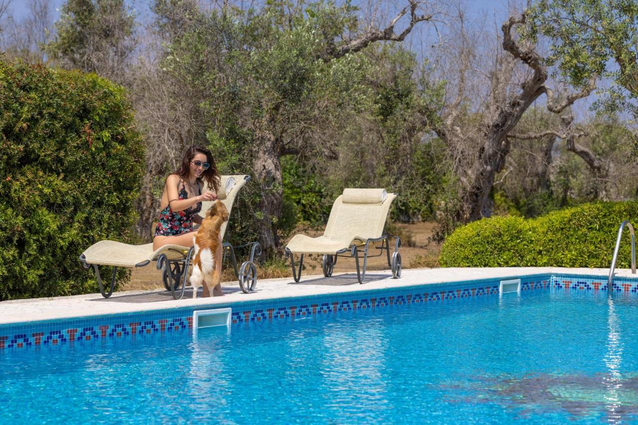 Casa Ulmi Con Piscina Bed and Breakfast Uggiano La Chiesa Buitenkant foto